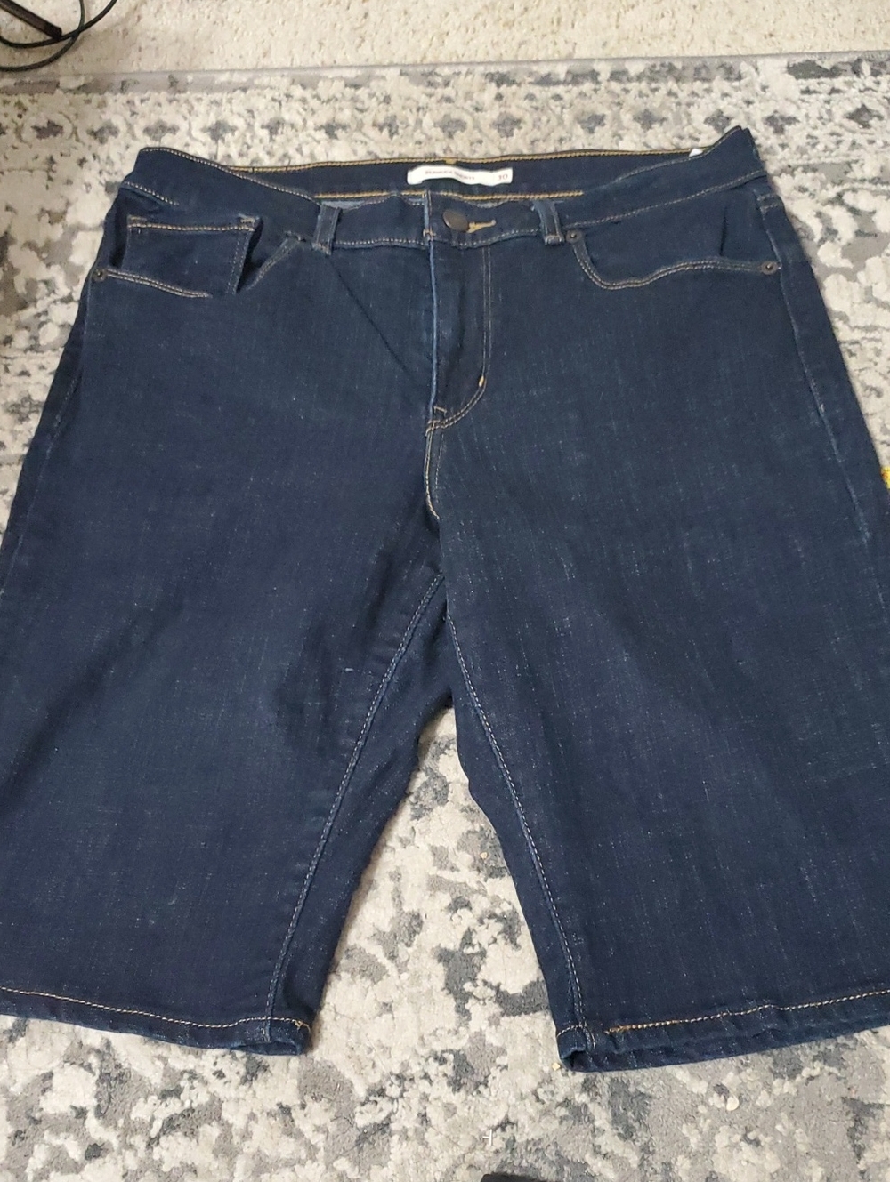 Women's Levi's Dark Blue Denim Bermuda Jean Shorts. Size 30